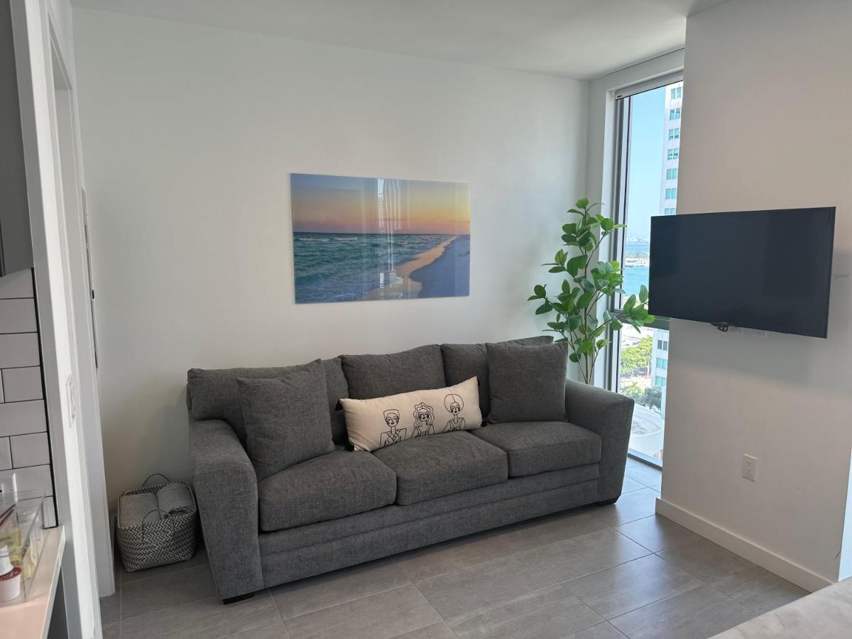 Comfortable Studio With King Bed And Queen Sofa-Bed Miami Bagian luar foto